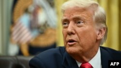 ប្រធានាធិបតីសហរដ្ឋអាមេរិកលោក Donald Trump ថ្លែង​បន្ទាប់ពីចុះហត្ថលេខានៅសេតវិមាន ក្នុងរដ្ឋធានីវ៉ាស៊ីនតោន កាលពីថ្ងៃទី ៦ ខែមីនា ឆ្នាំ ២០២៥។ 