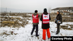 국제적십사자(IFRC) 직원들이 지난 2016년 12월 북한 수해 지역을 방문했다. 사진= IFRC.