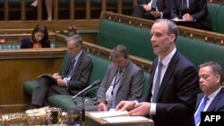 Menteri Luar Negeri Inggris, Dominic Raab, di hadapan sidang parlemen Inggris di London, 20 Juli 2020. (Foto: Berbagai sumber/AFP)