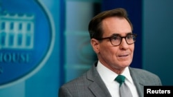 존 커비 백악관 국가안보소통보좌관이 15일 브리핑을 하고 있다.
