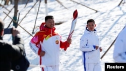 涉及与印度边境致命冲突的中国军队指挥官祁发宝参加北京冬奥火炬接力(2022年2月2日)