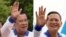 Ảnh phối hợp Thủ tướng Campuchia Hun Sen và con trai Hun Manet vận động tranh cử tại Phnom Penh.