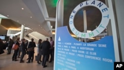 Učesnici samita "Jedna planeta" u Parizu tokom jedne od pauza