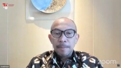 Ekonom Senior Chatib Basri mengatakan pemerintah perlu memberikan insentif kepada warga yang mau divaksin COVID-19 agar perekonomian dan pengendalian pandemi bisa berjalan beriringan (Foto: VOA).