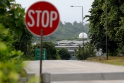 澳大利亚从武汉撤回的侨民被送往圣诞岛的隔离地点。（2020年2月4日）