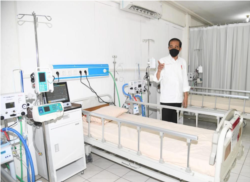 Presiden mengatakan RS Darurat Wisma Haji digunakan untuk menampung pasien COVID-19 dengan gejala sedang hingga berat. (Foto: Courtesy/Biro Pers)