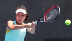 Petenis asal China Peng Shuai berlatih di Melbourne Park, Australia, pada 13 Januari 2019, dalam persiapan menuju turnamen Australia Terbuka. (Foto: Reuters/Adnan Abidi)