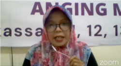 Ketua Solidaritas Perempuan (SP) Anging Mammiri, Musdalifah saat memberikan keterangan secara daring terkait buruh perempuan di perkebunan sawit, Rabu 9 Desember 2020. (Foto:VOA)