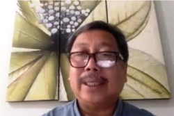 Akademisi Universitas Papua, Dr Agus Sumule. (Foto: VOA/Nurhadi)