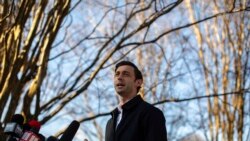 ARHIVA - Džon Osof obraća se novinarima na dan drugog kruga izbora za Senat u Džordžiji, 5. januara 2021.