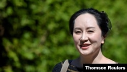 Chief Financial Officer Huawei Technologies Meng Wanzhou meninggalkan rumahnya untuk menghadiri sidang pengadilan di Vancouver. (Foto: Reuters)