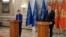 Evropska komesarka za proširenje Marta Kos sa crnogorskim premijerom Milojkom Spajićem (Foto: VOA, Jovo Radulović)