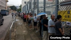 香港6/22沙田投票站外市民等候投票 (网络图片)