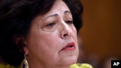 美国联邦人事管理局局长阿丘利塔在国会作证（2015年6月25日）