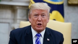 川普总统在白宫椭圆形办公室与国会领导人会面期间讲话。（2017年9月6日）
