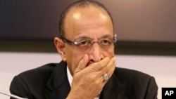 
Menteri Energi, Industri dan Sumber Daya Mineral Arab Saudi, Khalid Al-Falih, menghadiri konferensi pers setelah pertemuan OPEC dan anggota non-OPEC di Wina, Austria, 7 Desember 2018.
