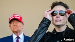 ARHIVA: Novoizabrani predsednik SAD Donald Tramp i Ilon Mask (Foto: Brandon Bell/Pool via REUTERS)