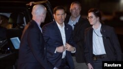 2025년 3월 9일 마르코 루비오 미국 국무장관이 사우디아라비아 방문을 위한 군용기 탑승을 위해 플로리다주 홈스테드 공군 예비 기지에 도착했다.