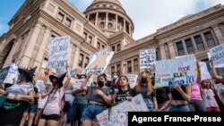 Ženski marš ispred državne skupštine Teksasa u Ostinu
