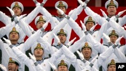 Hải quân Trung Quốc đồng diễn ở Thanh Đảo, ngày 22/4/2019.