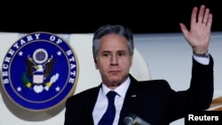 Menteri Luar Negeri AS Antony Blinken tiba di Abu Dhabi, Uni Emirat Arab, 7 Januari 2024. (Foto: REUTERS/Evelyn Hockstein)