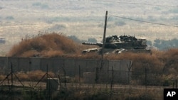 以色列坦克8月1日在黎巴嫩边界巡逻