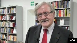 Dejvid Vuić, poslednji živi član takozvane "srpske sedmorke", koja je radila na programu Apolo, u razgovoru za Glas Amerike 