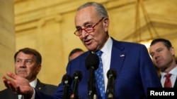 资料照片：美国参议院多数党领袖舒默在华盛顿美国国会大厦举行的人工智能论坛记者会上讲话。（2023年9月13日）