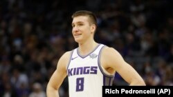 Bogdan Bogdanović tokom prve četvrtine utakmice između Sakramento Kingsa i Juta Džeza (AP Photo/Rich Pedroncelli)