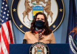 资料照片：密歇根州长办公室发布的照片显示州长惠特默在首府兰辛对本州民众讲话。(2021年4月9日)