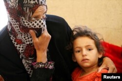 Civilians who fled their homes due to clashes on the outskirts of Falluja, gather in the town of Garma, Iraq, May 30, 2016.