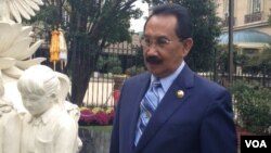 A.A Gde Agung, Bupati Badung ikut menghadiri peresemian patung Dewi Saraswati, Kamis 25/9 (foto: VOA/Made Yoni).