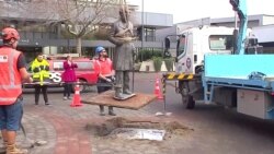 Uklanjanje statue Džona Hamiltona u gradu Hamiltonu na Novom Zelandu