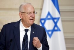 Presiden Israel Reuven Rivlin di Istana Elysee, Paris, Kamis, 18 Maret 2021. (Foto: Ludovic Marin/Reuters)