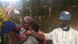 Wasu daga cikin iyayen daliban Bethel da suka karbi 'yarsu a ranar a lokacin da aka sako mutum 28