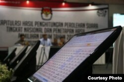 Hasil penghitungan ditayangkan secara terbuka. (Foto courtesy: KPU RI)