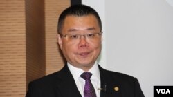 中国全国人大代表,暨南大学兼职教授洪为民 (美国之音记者 申华拍摄)