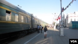 乌兰巴托火车站开往北京的国际列车（美国之音白桦拍摄）