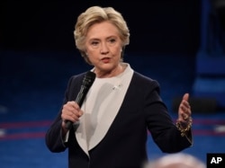 美国民主总统候选人希拉里.克林顿在辩论中