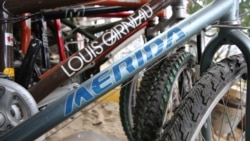 This seller specialized in racing and mountain bikes of higher value after finding the cheap city bikes a saturated and low-paying market. (Kiana Duncan/VOA Khmer)