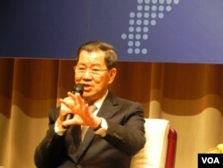 即将启程前往北京的台湾领袖代表萧万长 (美国之音许波 拍摄)