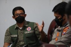 Kepala BNPB Letnan Jenderal TNI Suharyanto, S.Sos., M.M di Kab. Lumajang, saat menggelar rapat koordinasi internal dengan Gubernur Jawa Timur Khofifah Indar Parawansa, Kapolda Jatim Irjen Pol Nico Afinta, Bupati Lumajang Thoriqul Haq & jajaran Pemkab Lumajang, Minggu 5 Desember 2021. (Twitter/BNPB_Indonesia)