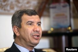 Ihsan Abdul Jabbar berbicara selama wawancara dengan Reuters di Basra, 18 Mei 2019. (Foto: Reuters)