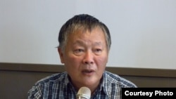 魏京生2015年8月出席在荷兰海牙举行的“中国之路”国际研讨会（中国民主运动海外联席会议）