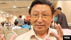 特刊总编辑叶周（美国之音国符拍摄）