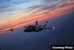 美国海军陆战队一架F-35B战机2016年5月19日在空中加油 （美国海军陆战队照片）