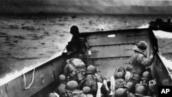 Saveznički vojnici tokom iskrcavanja u Normandiji