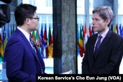 VOA’s Korean Service's William Kim interviews U.S. Assistant Secretary of State for Democracy, Human Rights and Labor Tom Malinowski.