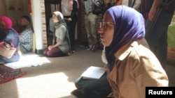 Para jamaah mendengarkan khutbah Jumat di masjid Qal'bu Maryam di Berkeley, California (foto: dok).