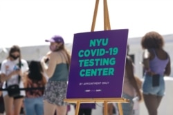 Mahasiswa New York University mengantre untuk tes Covid-19 sebelum sekolah dibuka pada 18 Agustus 2020 di New York. (Foto: AFP/Bryan R. Smith)